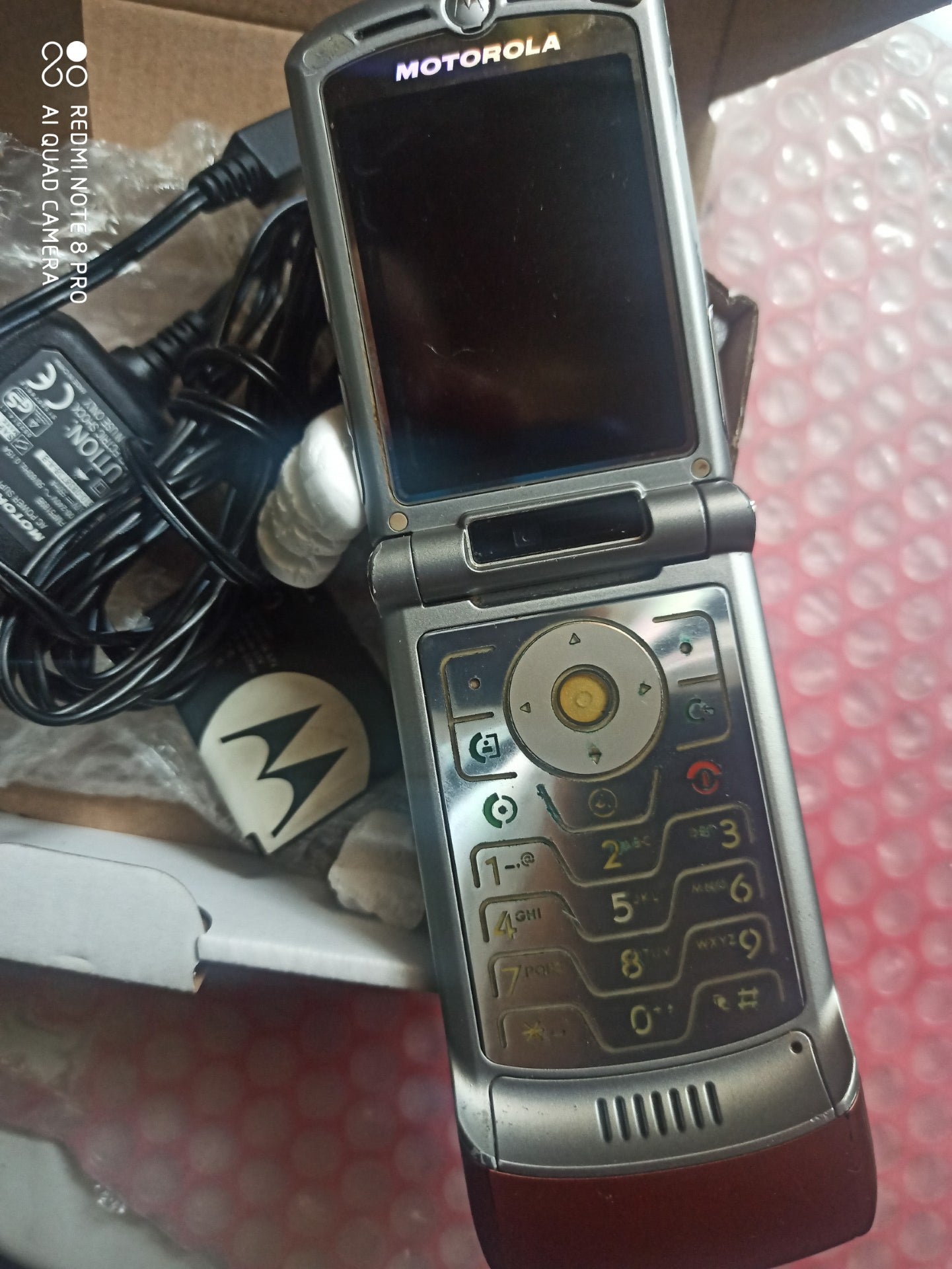 Téléphone portable MOTOROLA RAZR V3 APPAREIL PHOTO BLUETOOTH