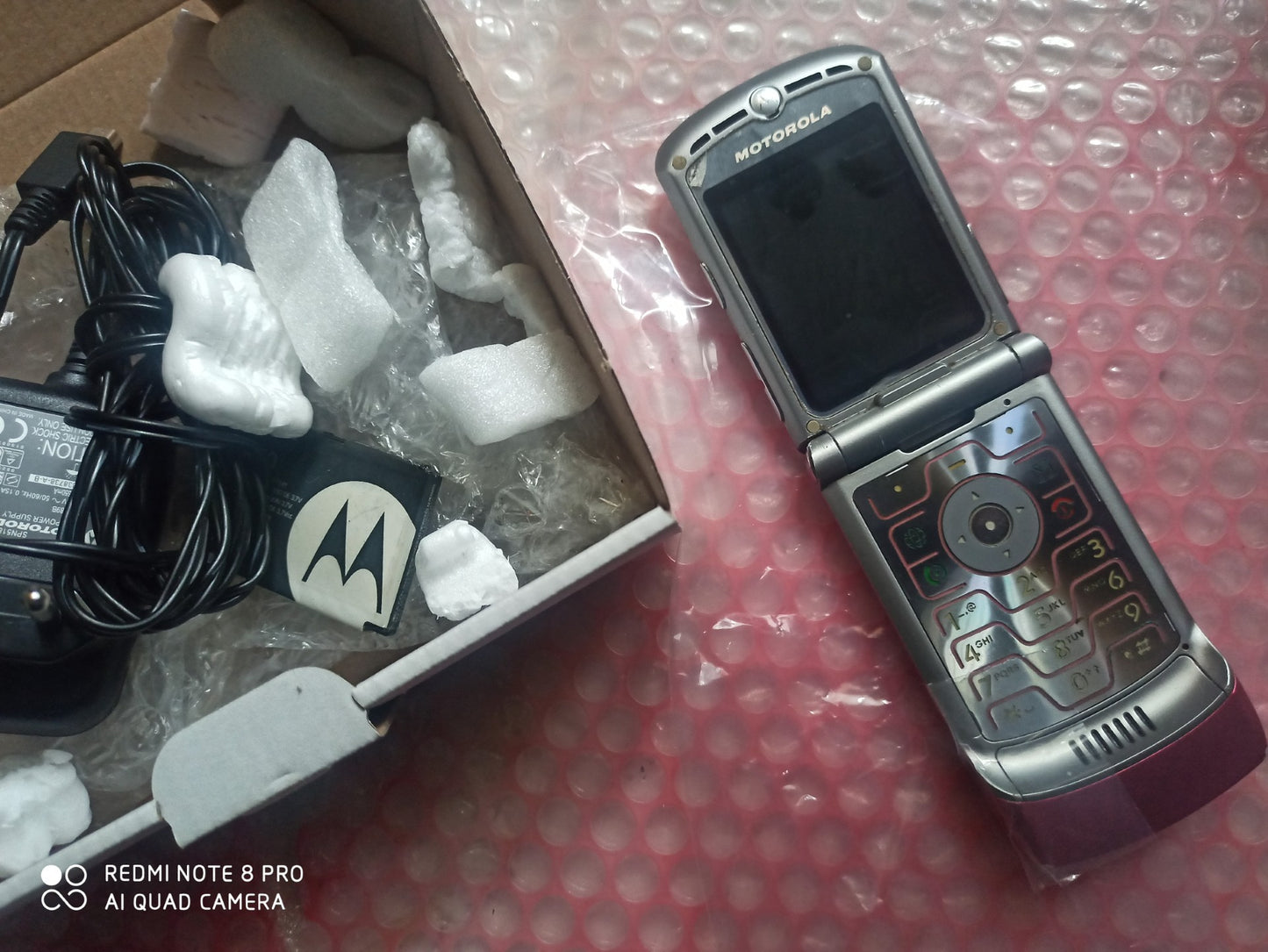 Téléphone portable MOTOROLA RAZR V3 APPAREIL PHOTO BLUETOOTH