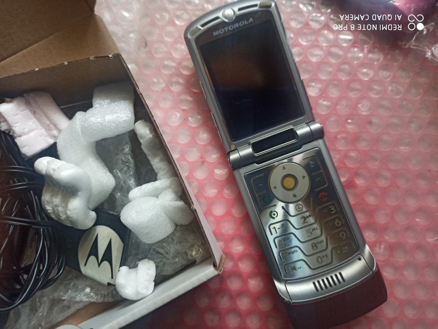 Téléphone portable MOTOROLA RAZR V3 APPAREIL PHOTO BLUETOOTH